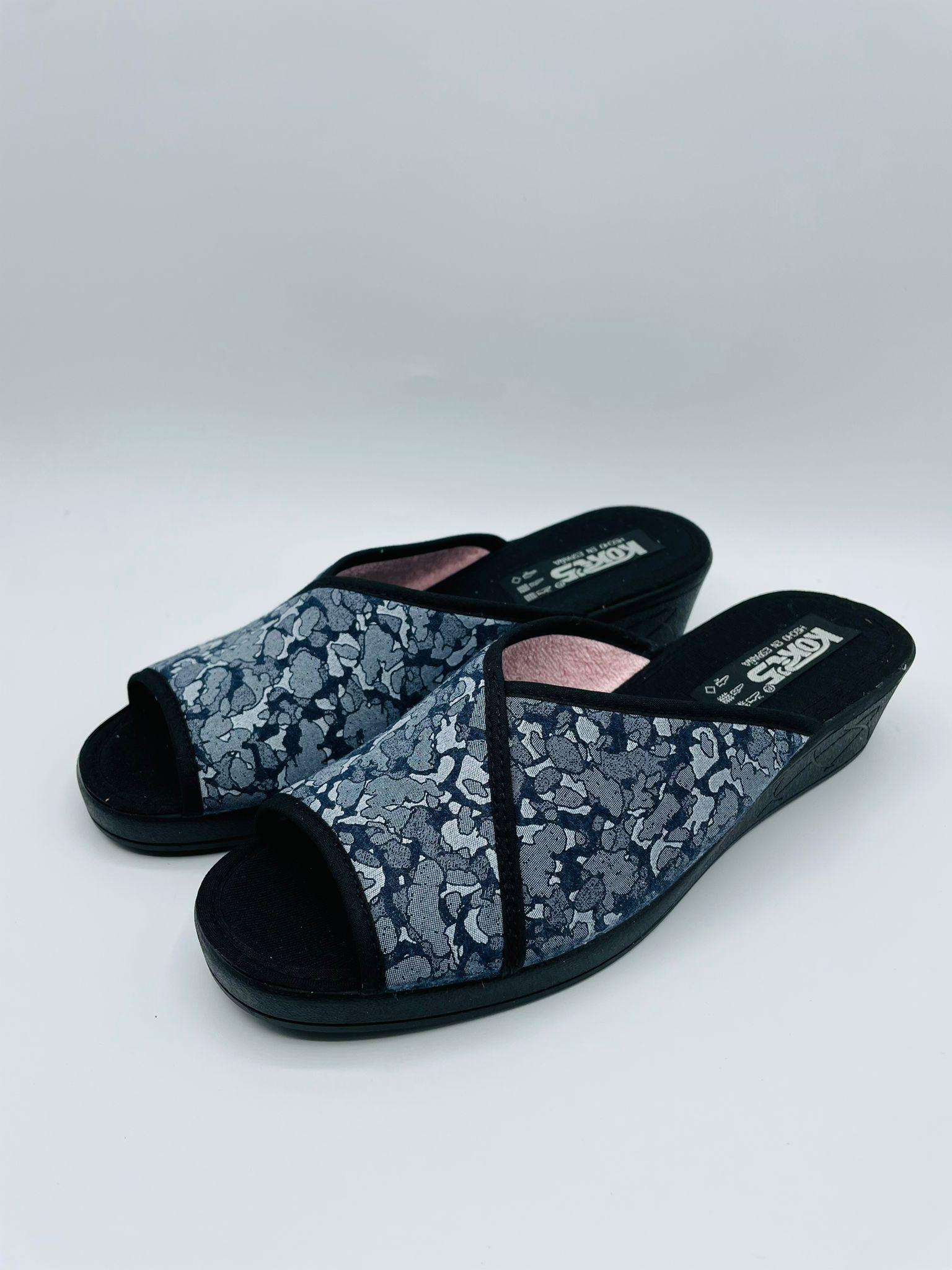 Zapatillas de casa con cuña Kokis 43402