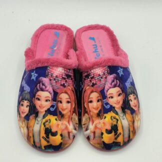 Zapatillas de casa invierno Guerreras K-pop